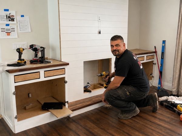 Custom carpentry molding and trim work
