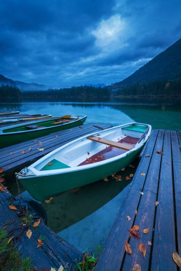 Boot am frühen Morgen am Hintersee in Berchtesgaden