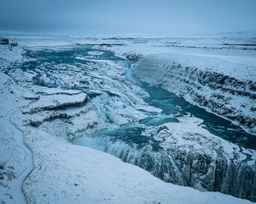 Eisiger Winter am Gullfoss in Island