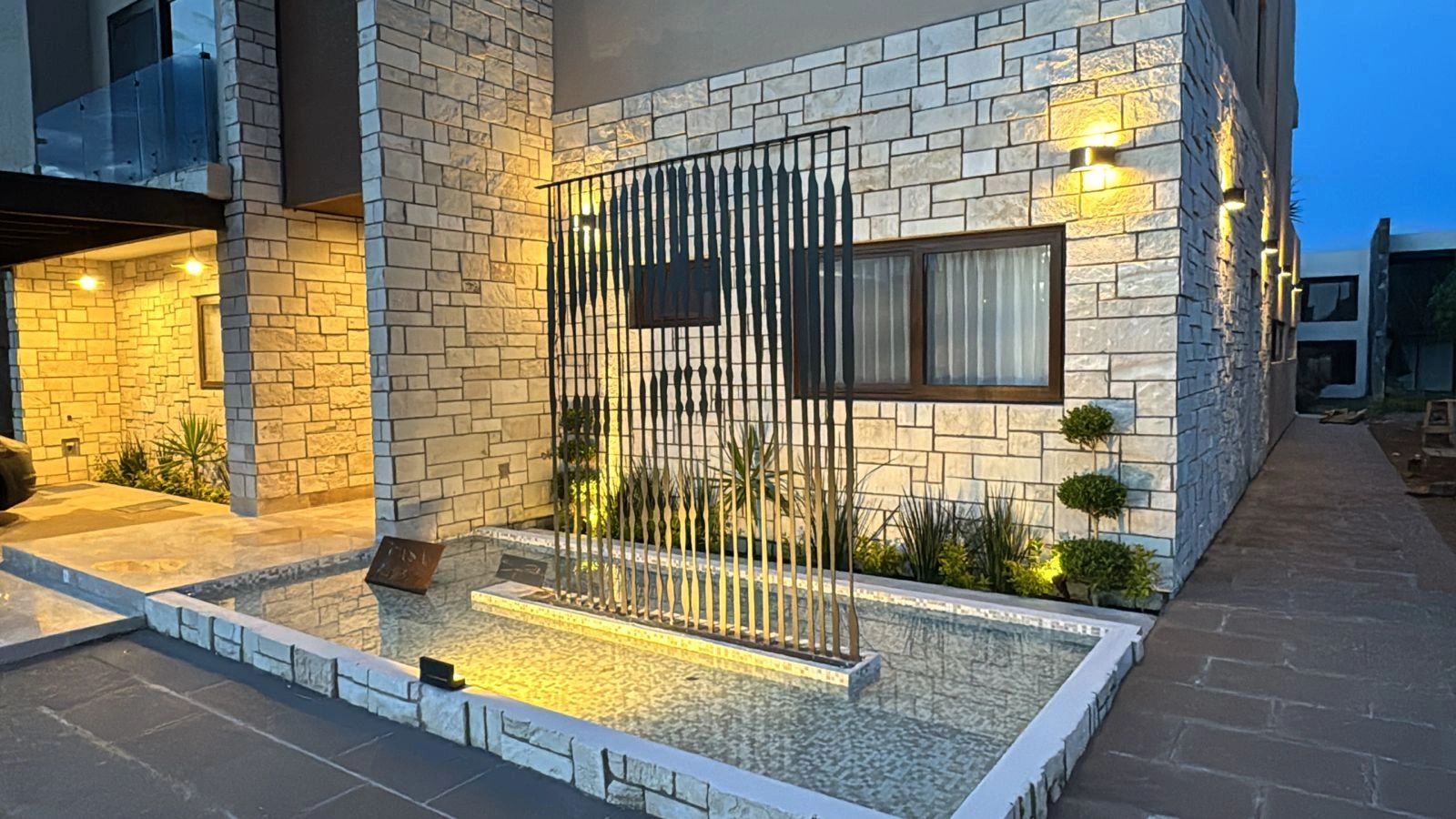 ANAMORPHIC SCULPTURE FRIDA KAHLO FACE

