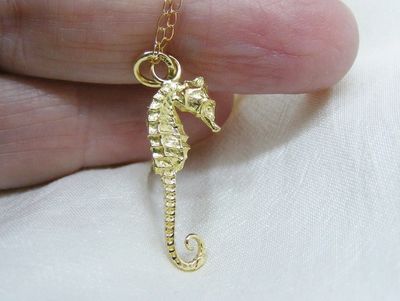 18ct gold seahorse, seahorse jewellery, gold seahorse, tiny seahorse, hallmarked, beach jewellery,