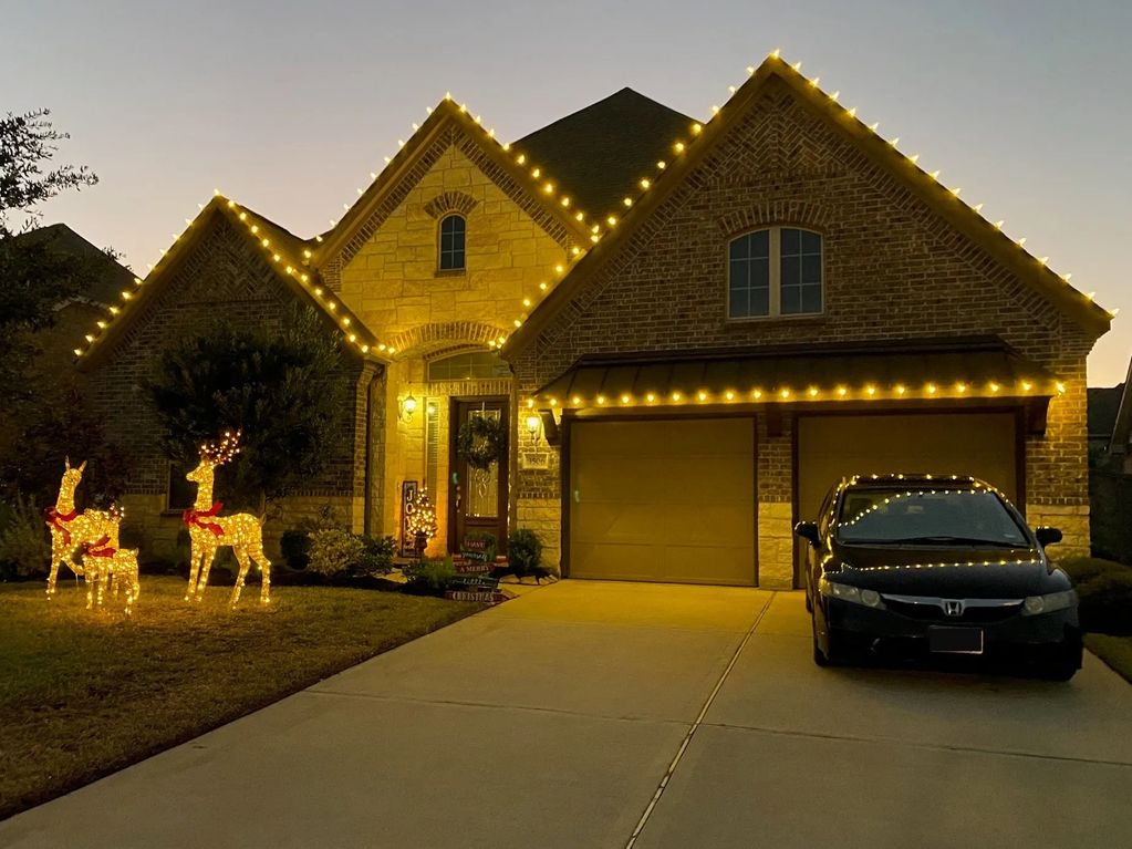 Change's Lights Christmas Lights, Installation