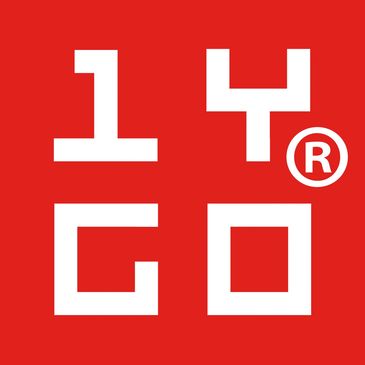 Logo blanco con símbolos sobre fondo rojo.