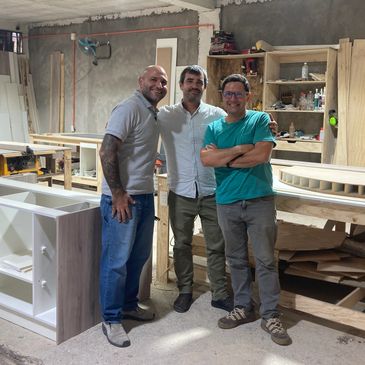 Andrés Aránguiz, Gte  Op, Tomás Zwanzger CDO  y Mauricio Urrutiaguer CCO, en nuestro taller.