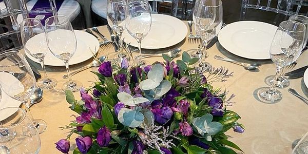 Mesa posta jantar empratado