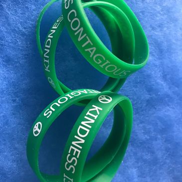 Green elastic bracelets