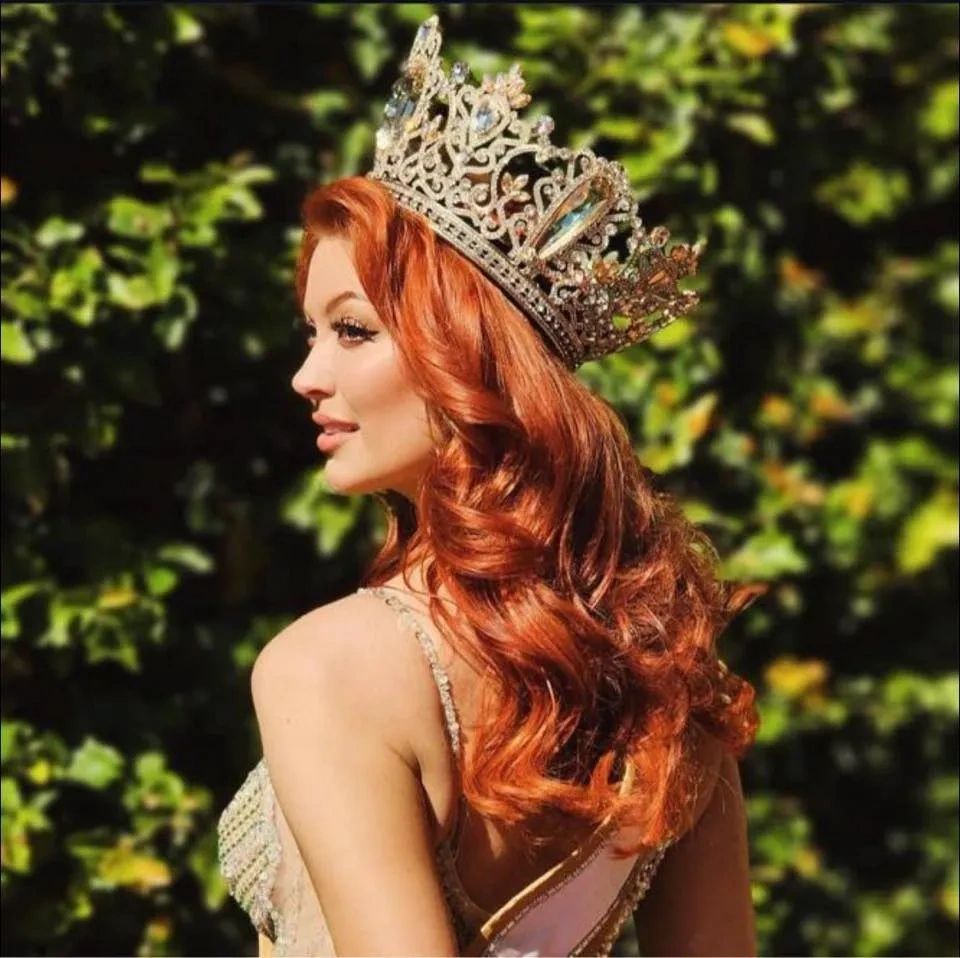 Kelly in Miss Global USA crown