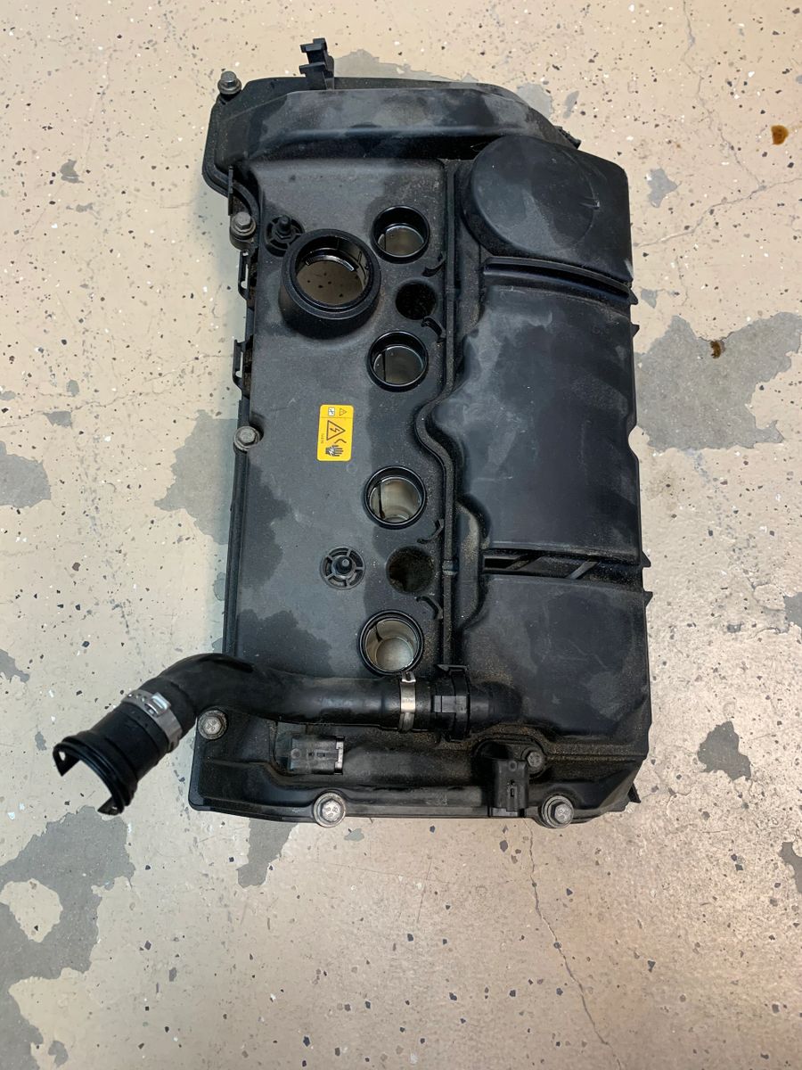 R5561 S N18 Valve Cover 1114 11127646552