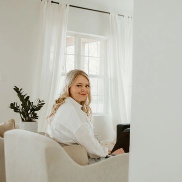 Therapist Lauren Sussman typing