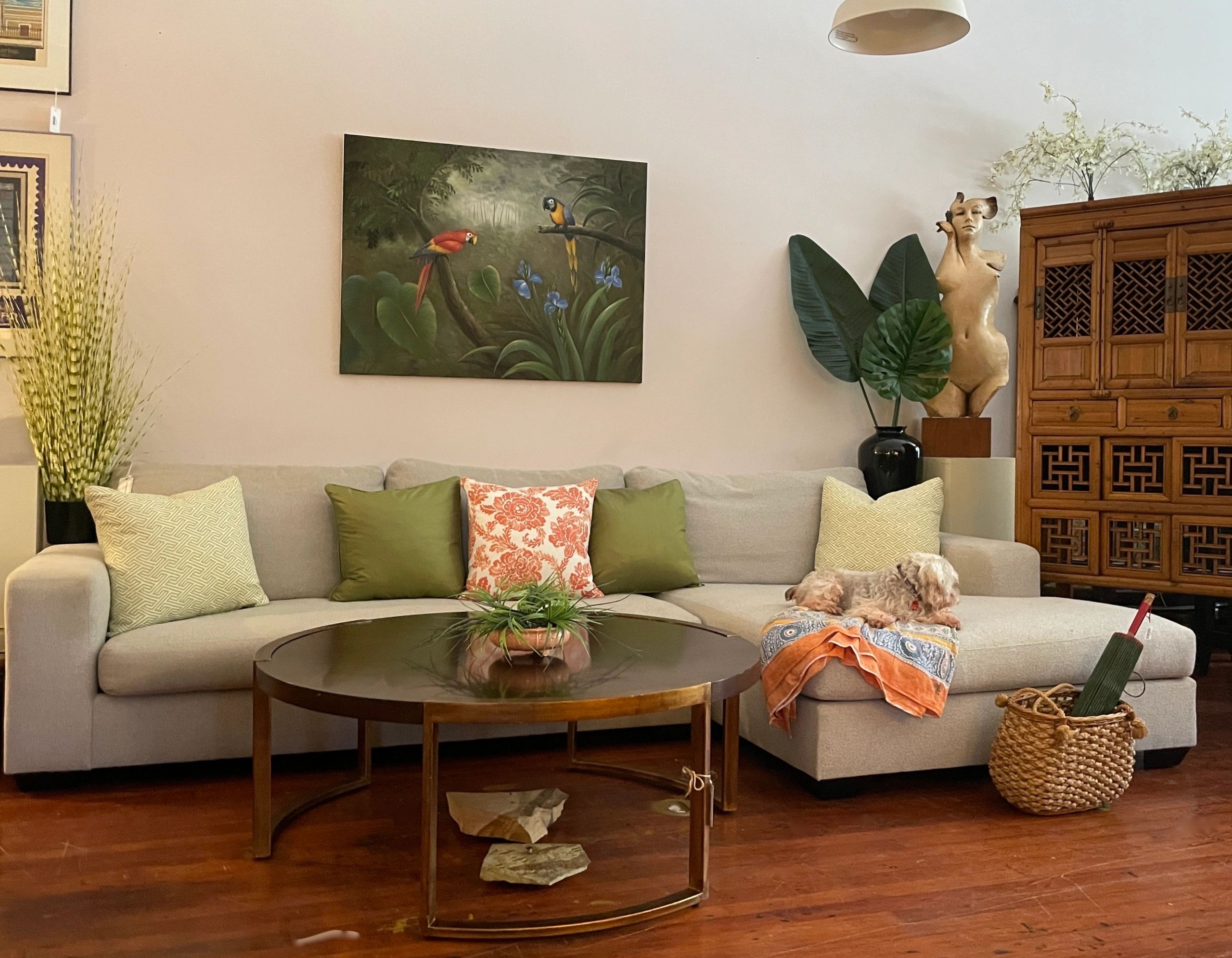 Uniquities Consignment Home