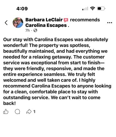 Customer review praising Carolina Escapes for excellent service and spotless property.