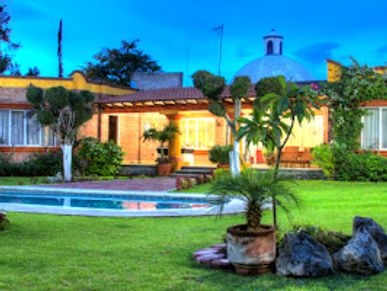 Casa 13 en Cuernavaca con alberca para fin de semana, fiestas y grupos