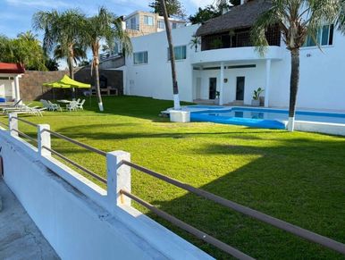 Casa 305 en Tequesquitengo con alberca para fin de semana, fiestas y grupos