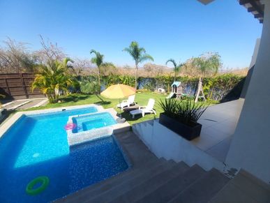 Casa 1 en Tequesquitengo con alberca para fin de semana, fiestas y grupos