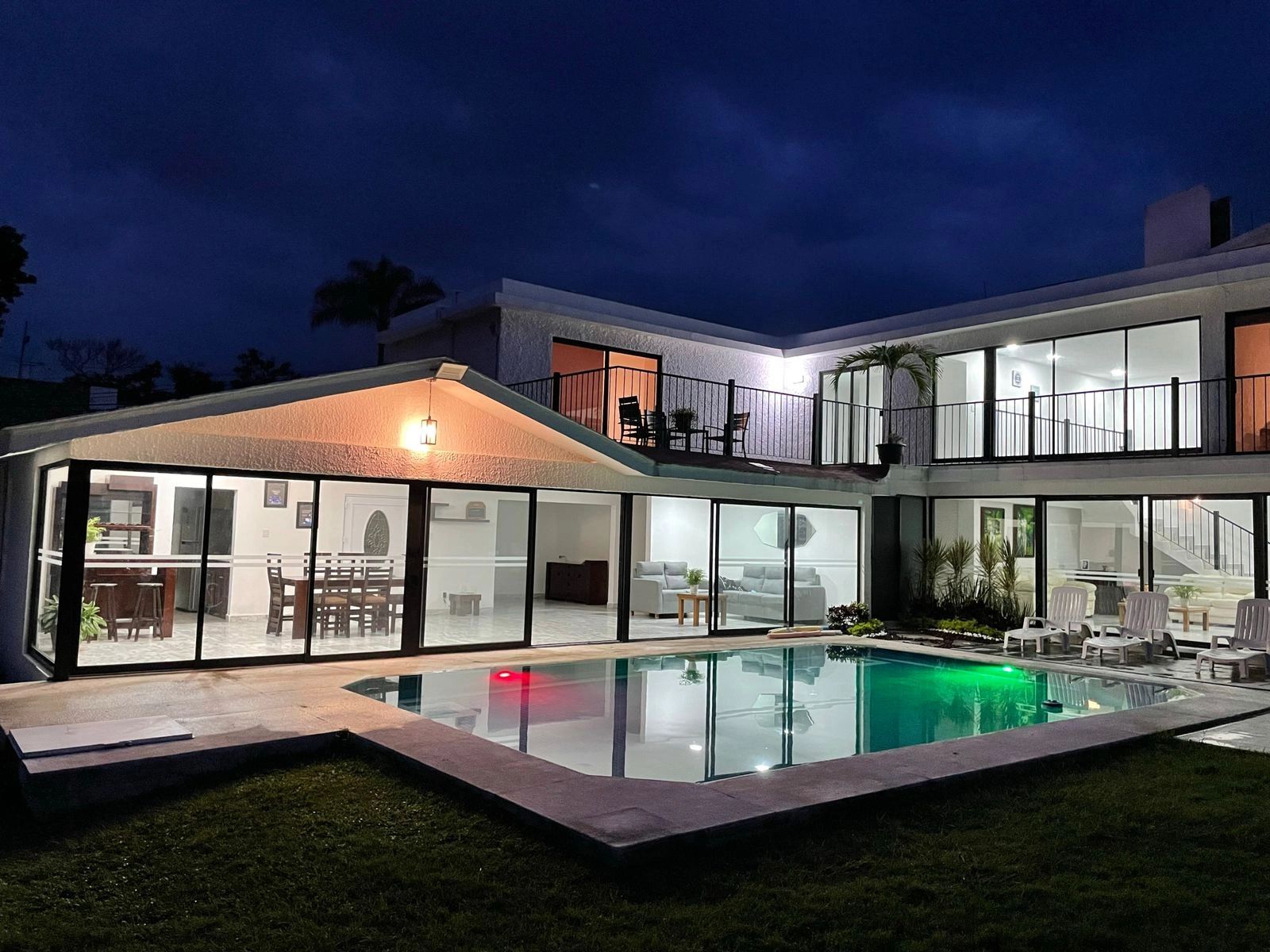 Casa en renta en Cuernavaca con alberca climatizada 24 personas casa de lujo 