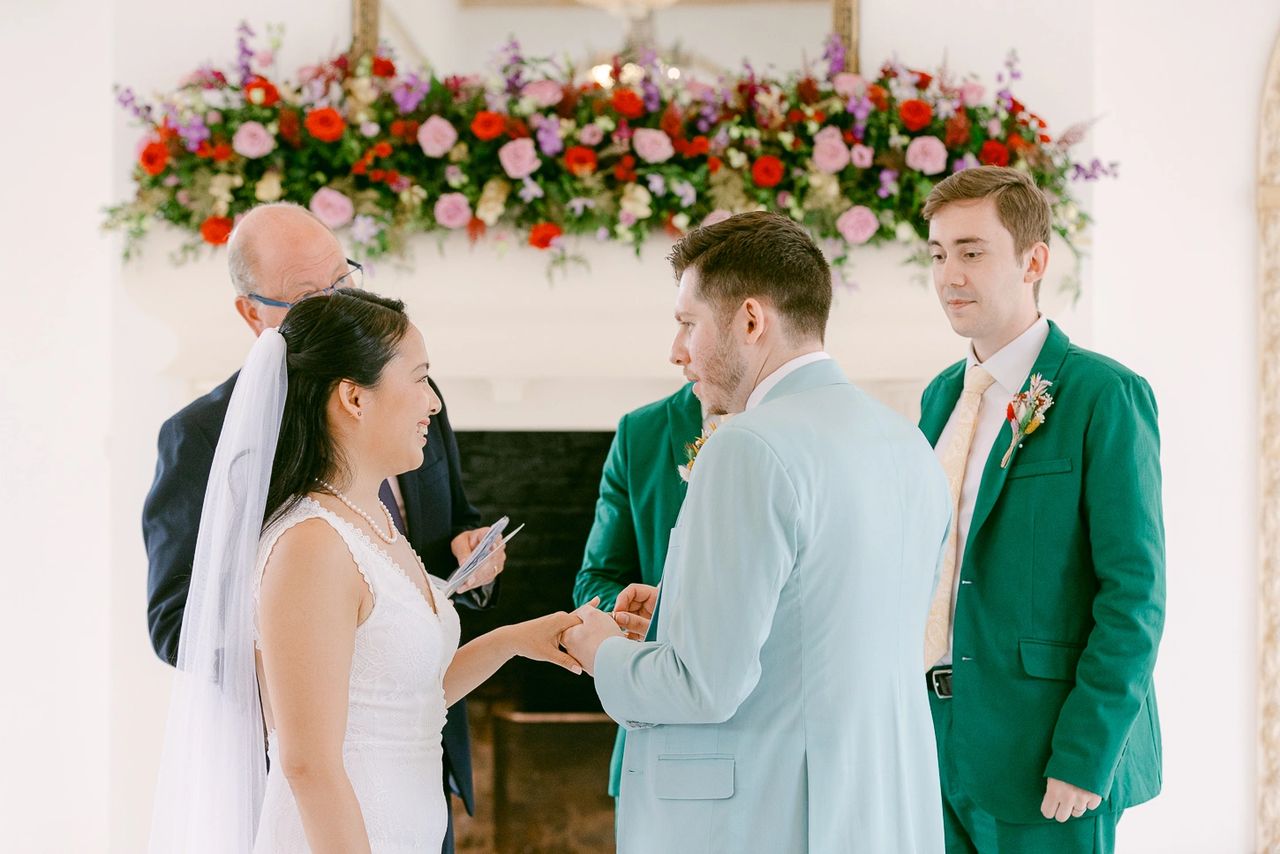 Stunning fireplace ceremony decor