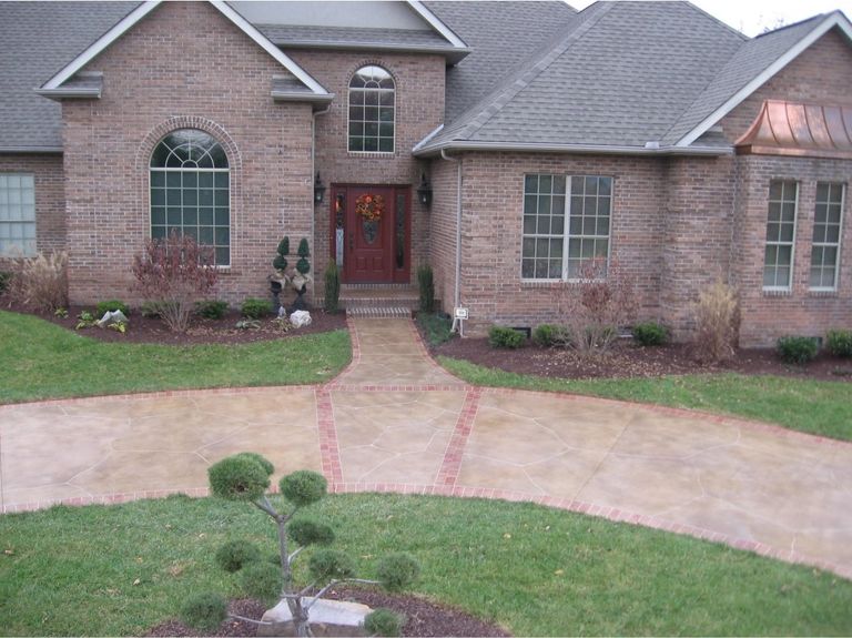 Showcase home upgraded with CTi's systems to give an elegant look to the driveway and walkway.