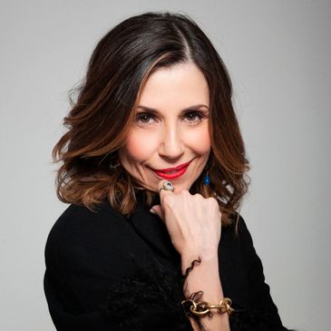 Lucy Lara, autora Best-Seller y periodista. Fue directora de Harper´s Bazaar e In Fashion.