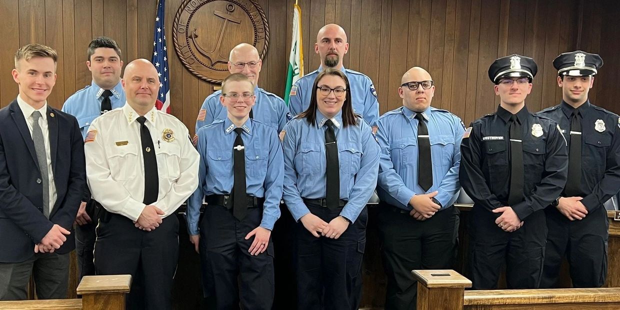 Mayor Austin Tylec and Police Chief Keith Glass with Auxiliary Police Academy graduates.