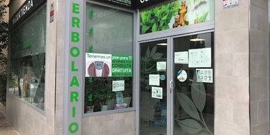 Entrada Herbolario Alternatura en Coslada