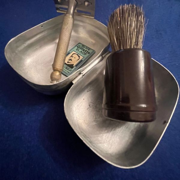 WW2 shaving razor kit