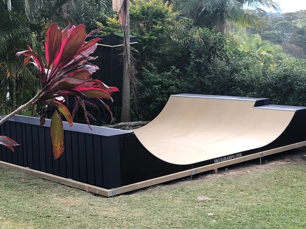 Half Pipe Skateboard Ramps - Skull ramps