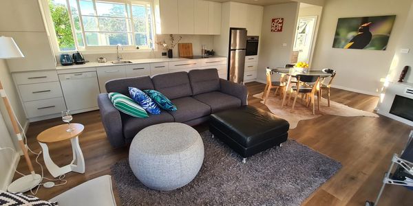Modern open-plan living room and kitchen at The Gallery Farm Regent Cottage, Collombatti.