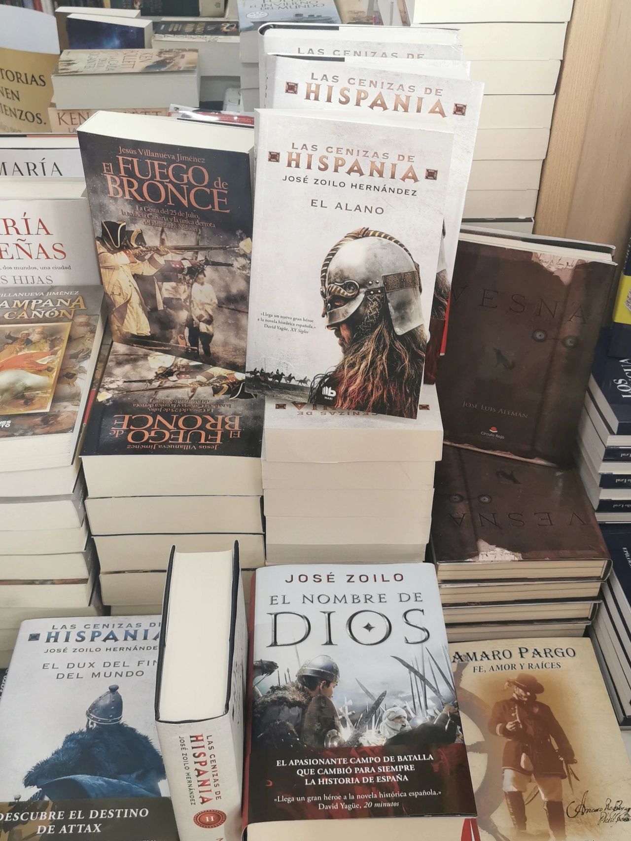 Dos años en las librerías, image size:1280x1706