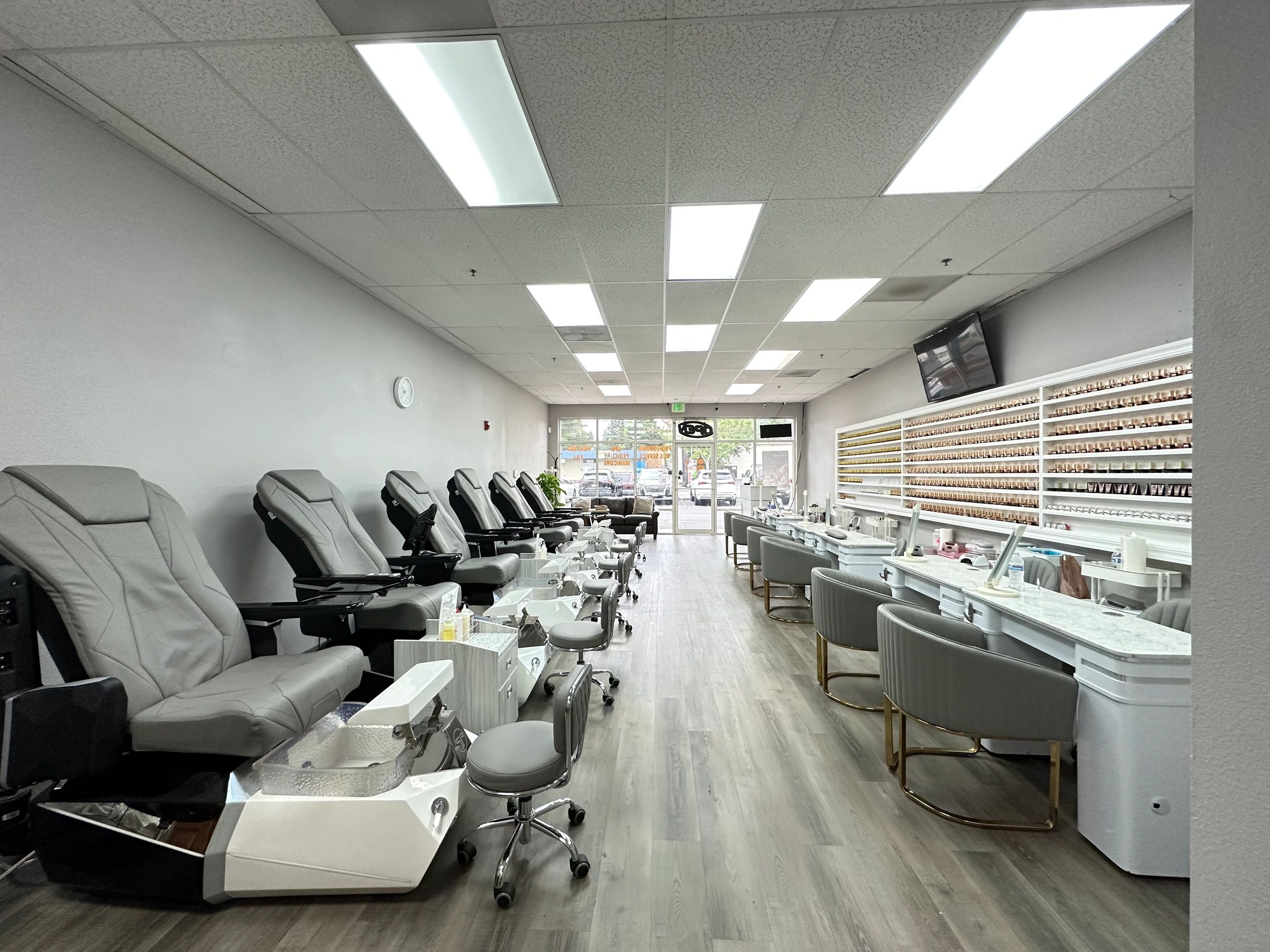 Top Nail Salon in University Place | 37 Nails