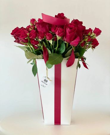 red roses box