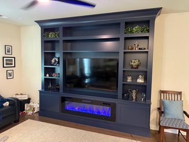 Livingroom wall display with fireplace