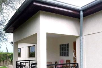Laga Tafo, Ropac compound, 1300m2
Salon: 1
Bed: 2 
Kitchen: 1
Bath: 2
dressing/maid/guard room.