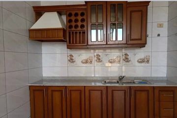 New Villa, Summit AA, 5.3 Mil(nego)
Salon: 1 
Bed/Bath: 3/ 3
Kitchen: 1
Service: 2
Parking: 1