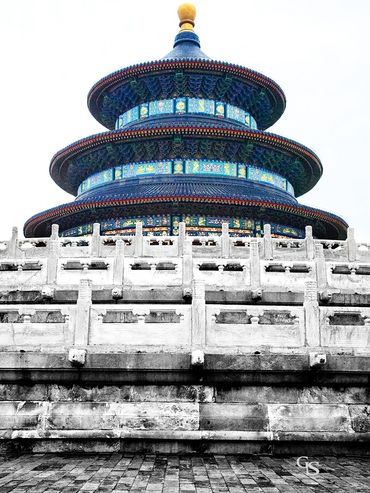 The colorful Temple of Heaven contrasts with monochrome stone railings.