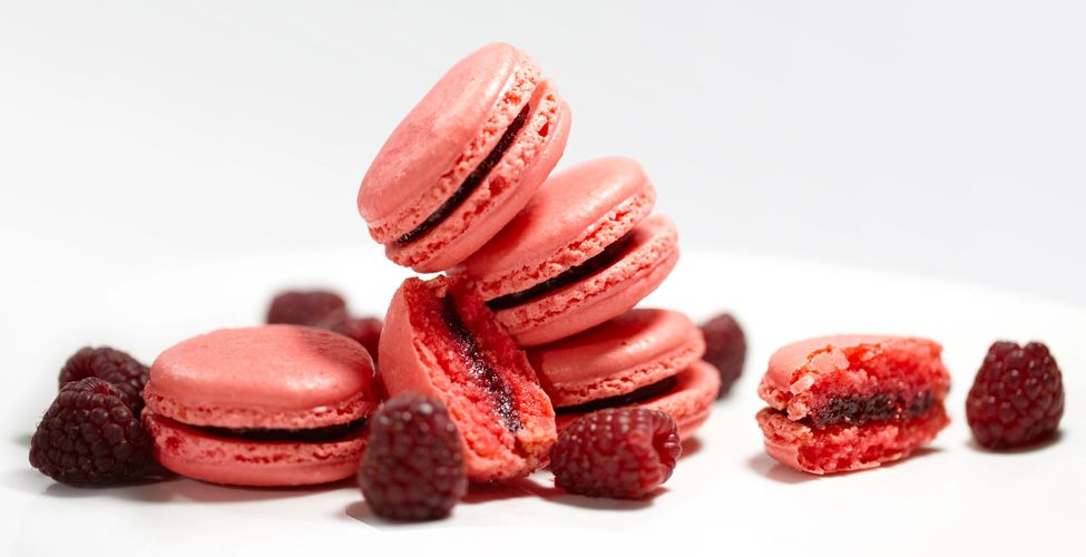 Raspberry Macarons using real raspberries