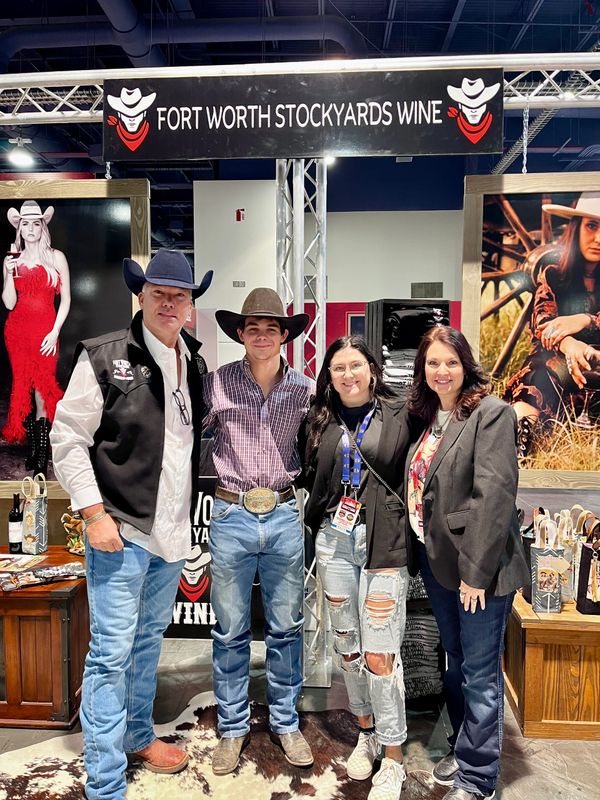 Blake Starett
Lilly Eakes
bull rider
breakaway calf roper
