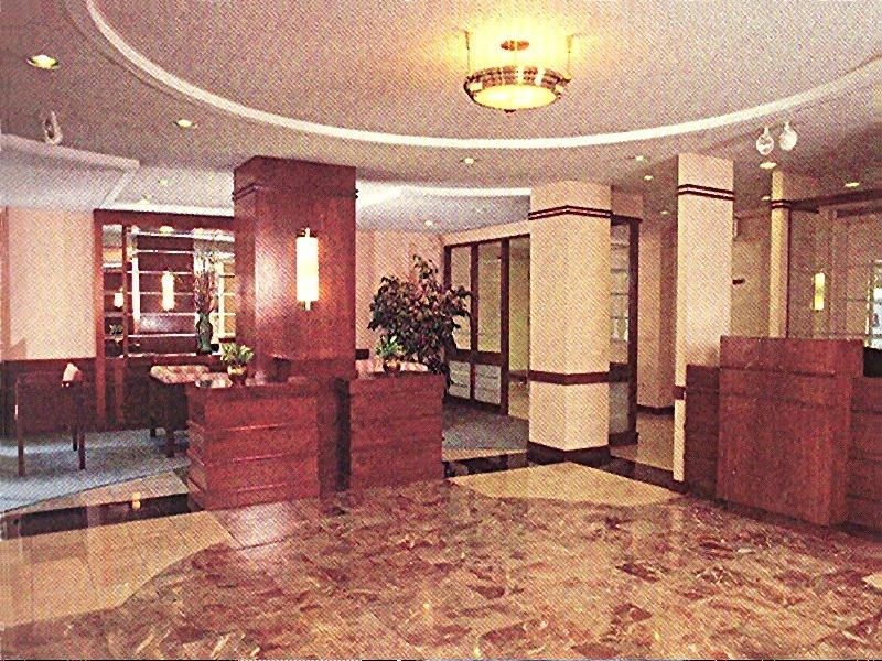 04_Towers_Lobby.jpg