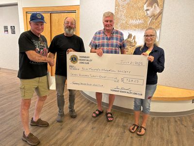 Tom Kennedy of the Beaver Valley Lions Club presents a cheque to Blue Mountain Historical Society