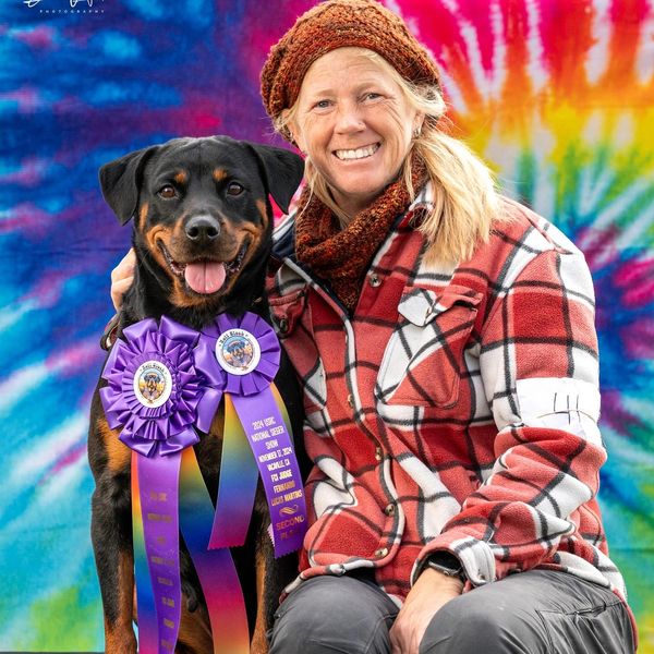Denise with Dharma after she earned the Universal Seigerin title at the 2024 Rottweiler Nationals 