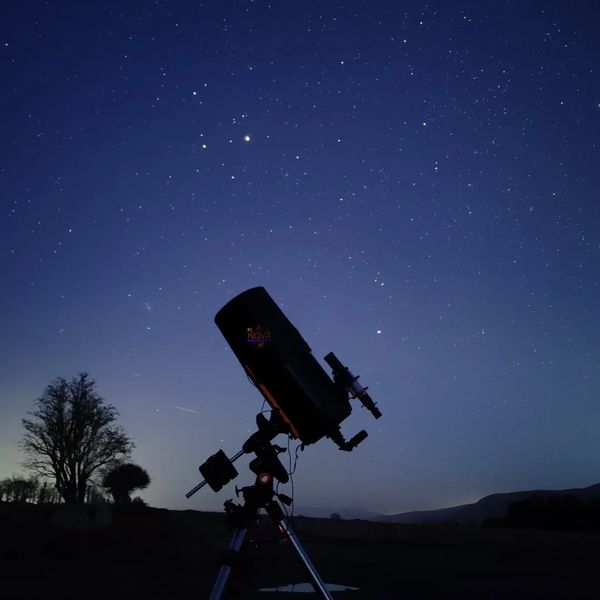 NOVA's mobile observatory under the night sky in Wales