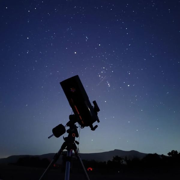 NOVA's mobile observatory under the night sky in Wales