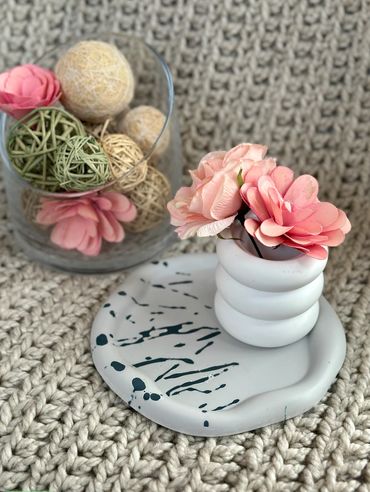 A bubble vase on a tray