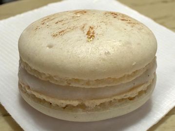 Vanilla Bean macaron