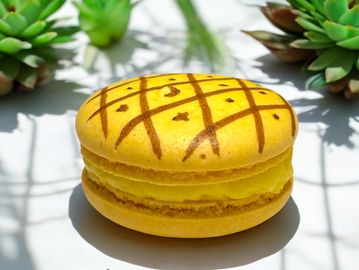 Pineapple Macaron