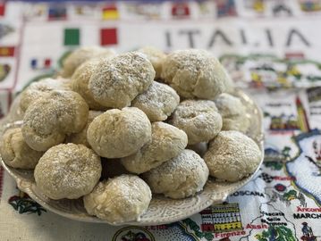 biscotti soffi al limone, lemon cookies, Italian sweets, randazzos pastries shop, freshly made daily