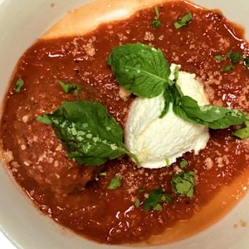 2 Meatballs 3 oz each with fresh Tomate Sauce & Ricotta 