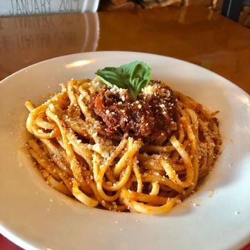 LINGUINI alla BOLOGNESE
Pasta in our  Meat Sauce 