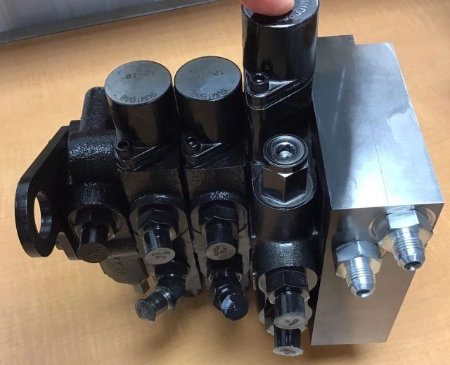 10528 VALVE, M4 PRINCE 3-SECTION, GEN. 2 W/ POWER BEYOND