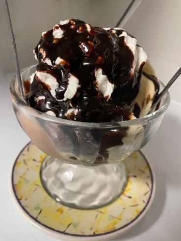 Ambry Treasure - Vanilla and Chocolate Ice Cream with Bananas and chocolate sauce 
