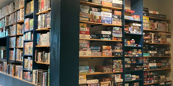 Une grande boutique vous offrira plus de 400 titres à ajouter dans votre collection personnelle.